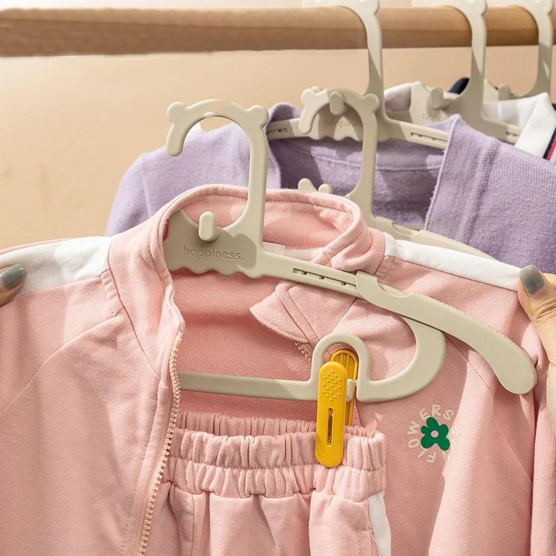 https://ae01.alicdn.com/kf/Sb613c915dabb493a884d5518bdda3247b/Pack-of-10-Portable-Travel-Baby-Clothes-Hangers-Plastic-Retractable-Closet-Wardrobe-Underwear-Socks-Pants-Hanging.jpg