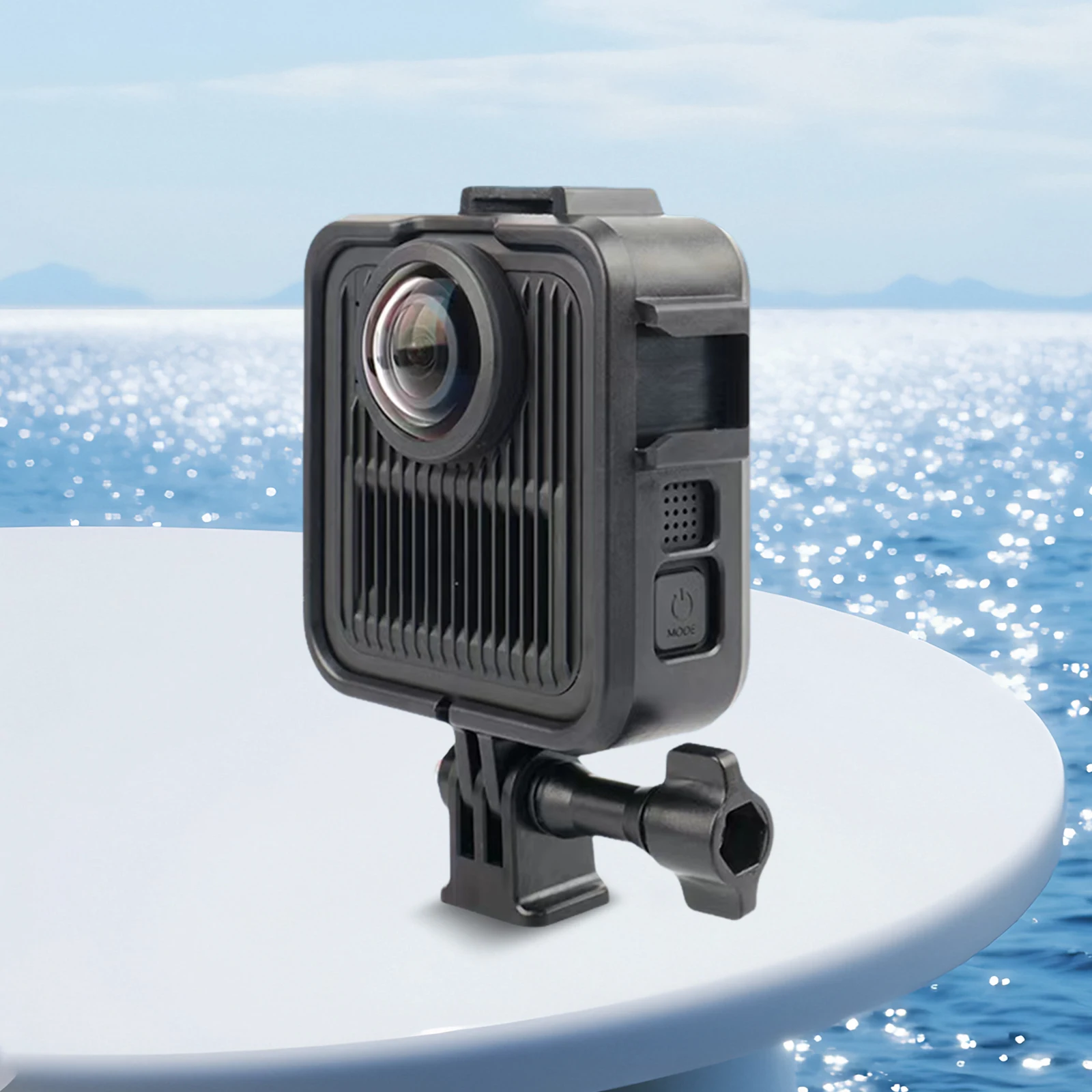 Détail du système de dégagement rapide du cadre de protection GoPro Max 2, avec la griffe froide en position ouverte.