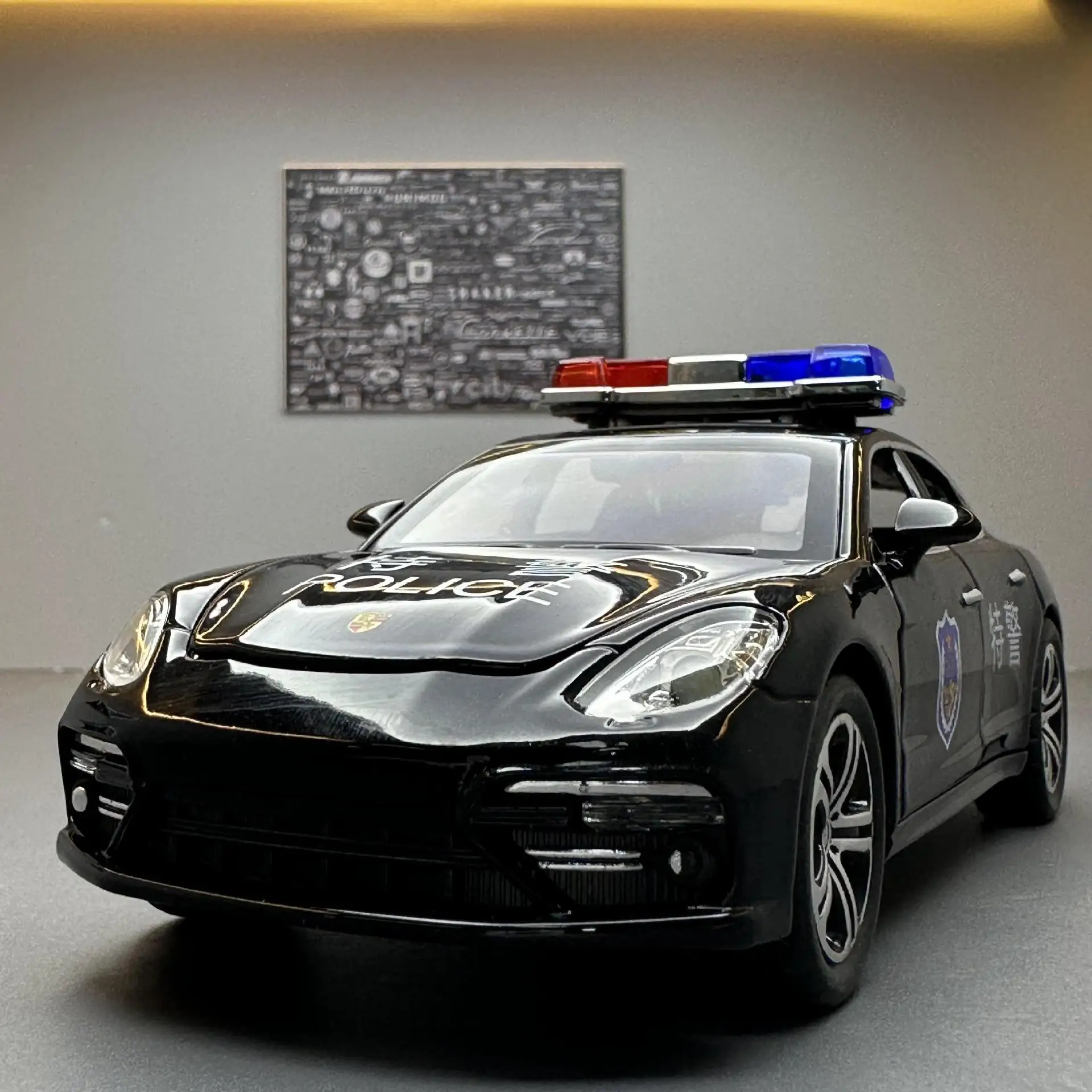 

1:32 Scale Police Cars Alloy Toy Model High Simulation Metal Vehicle Toys with Sound Light Pull Back Vehicle for Child Toy Gifts