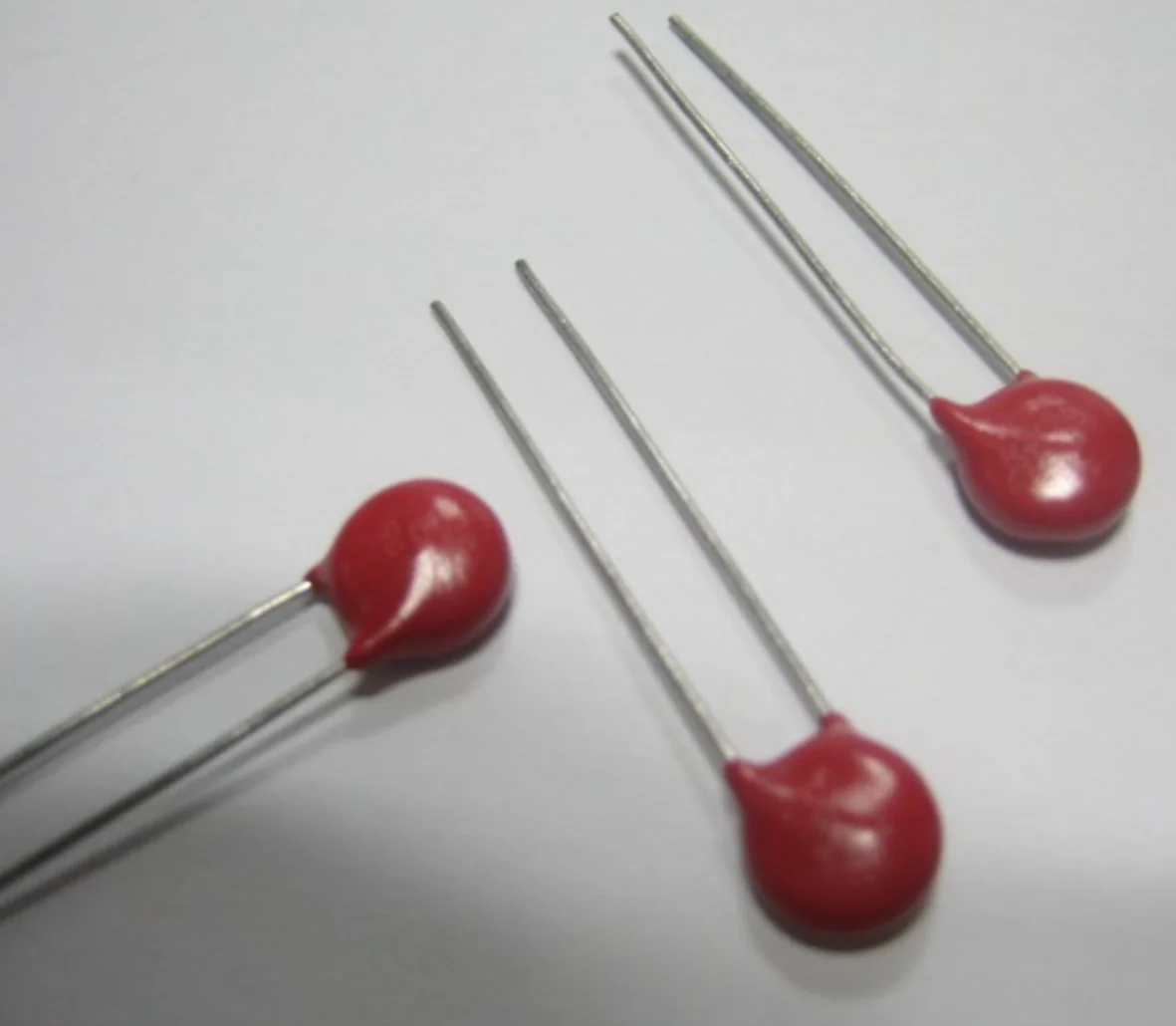 Fee shipping 100 original 10PCS/ V275LA4P P2754 275V 80pF 1.2KA 7MM