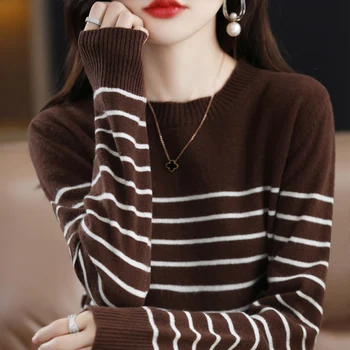 بلوفرات نسائية موضة 2025 سترة مخططة بلونين لخريف وشتاء جديد بأكمام طويلة من الكشمير ملابس علوية غير رسمية متعددة الاستخدامات طبقة أساسية 2