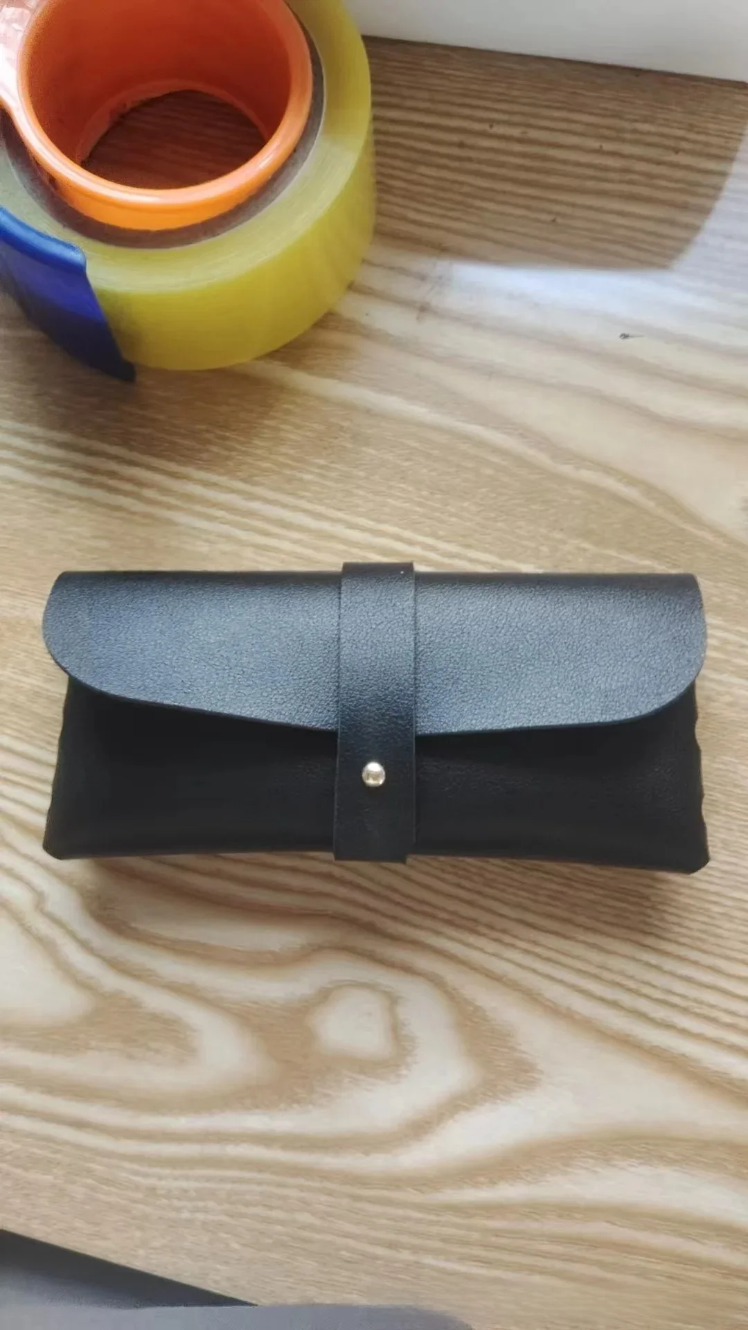 Universal Clip-On Protective Sunglasses Pouch - Durable Eyeglasses Case