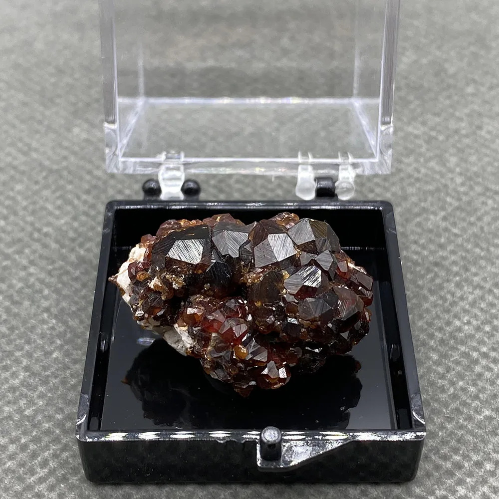 100% natural Garnet pedras e cristais minerais espécime cura cristais pedras de quartzo  + Box size:35*35*35mm