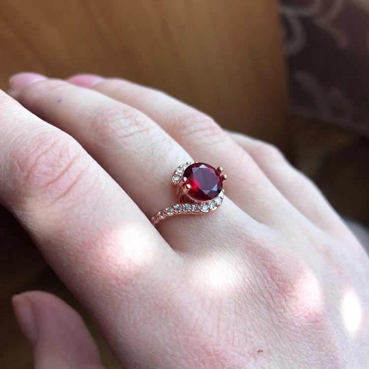 Luxury Aesthetic Red Crystal Wedding Bridal Promise Ring For Women