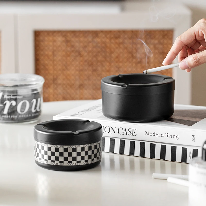 

European style thickened stainless steel ashtray with lid, creative retro style for home and commercial use