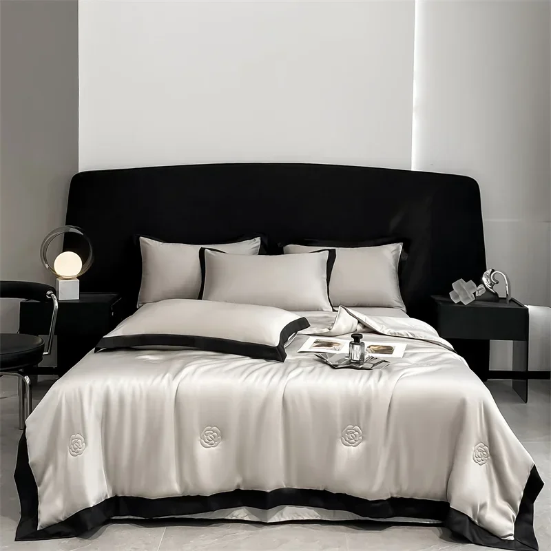 

100% Washed Silk Quilt for Summer Embroidery Smooth Ice Cooling Bedspread Silky Blanket for Beds Luxury Summer Comforter for Bed