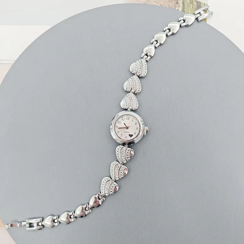 Retro Small Dial Watches for Women with Gemstone, High-quality, Exquisite Heart Bracelet, Ladies' Clock Wristwatch