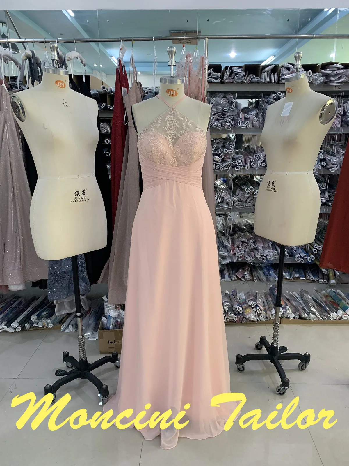 

2024 Soft Pink Color Chiffon Lace Flower Halter Slit Pleats Sleeveless Long Fashion Luckgirls Bridalmad Dress Mocini Tailor