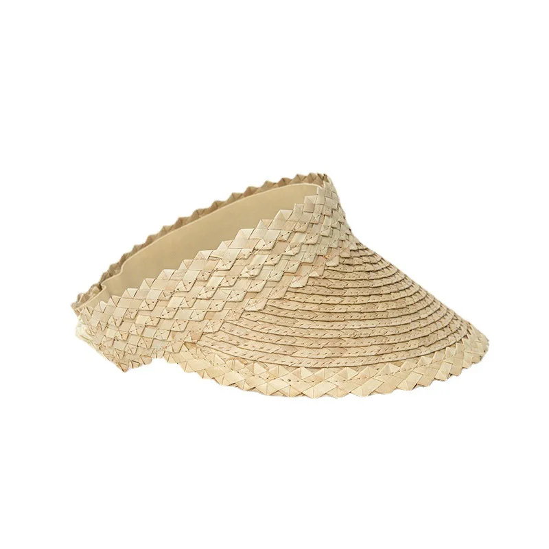 Casquette visière en paille pour femme de profil sur un fond blanc