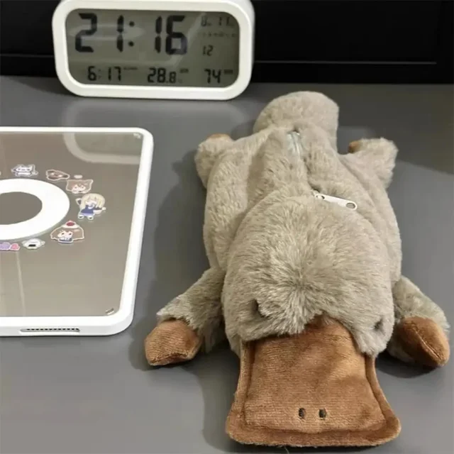 Portapenne creativo di grande capacità astuccio multifunzionale per anatra/squalo/tartaruga portapenne in peluche per ufficio scolastico 4