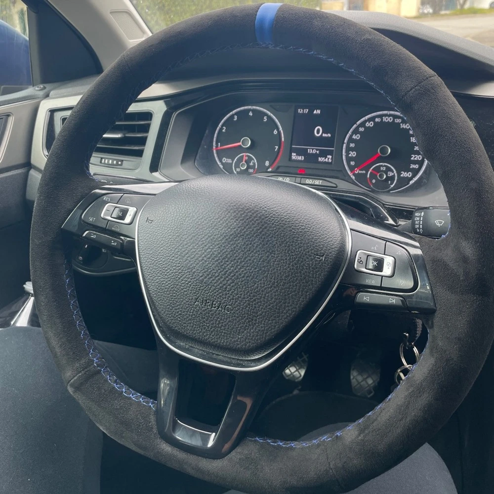 Maßgeschneiderte Auto-Lenkradabdeckung aus rutschfestem schwarzem Wildleder für Volkswagen VW Golf 7 Mk7 Touran Up New Polo Jetta Passat B8 Tiguan