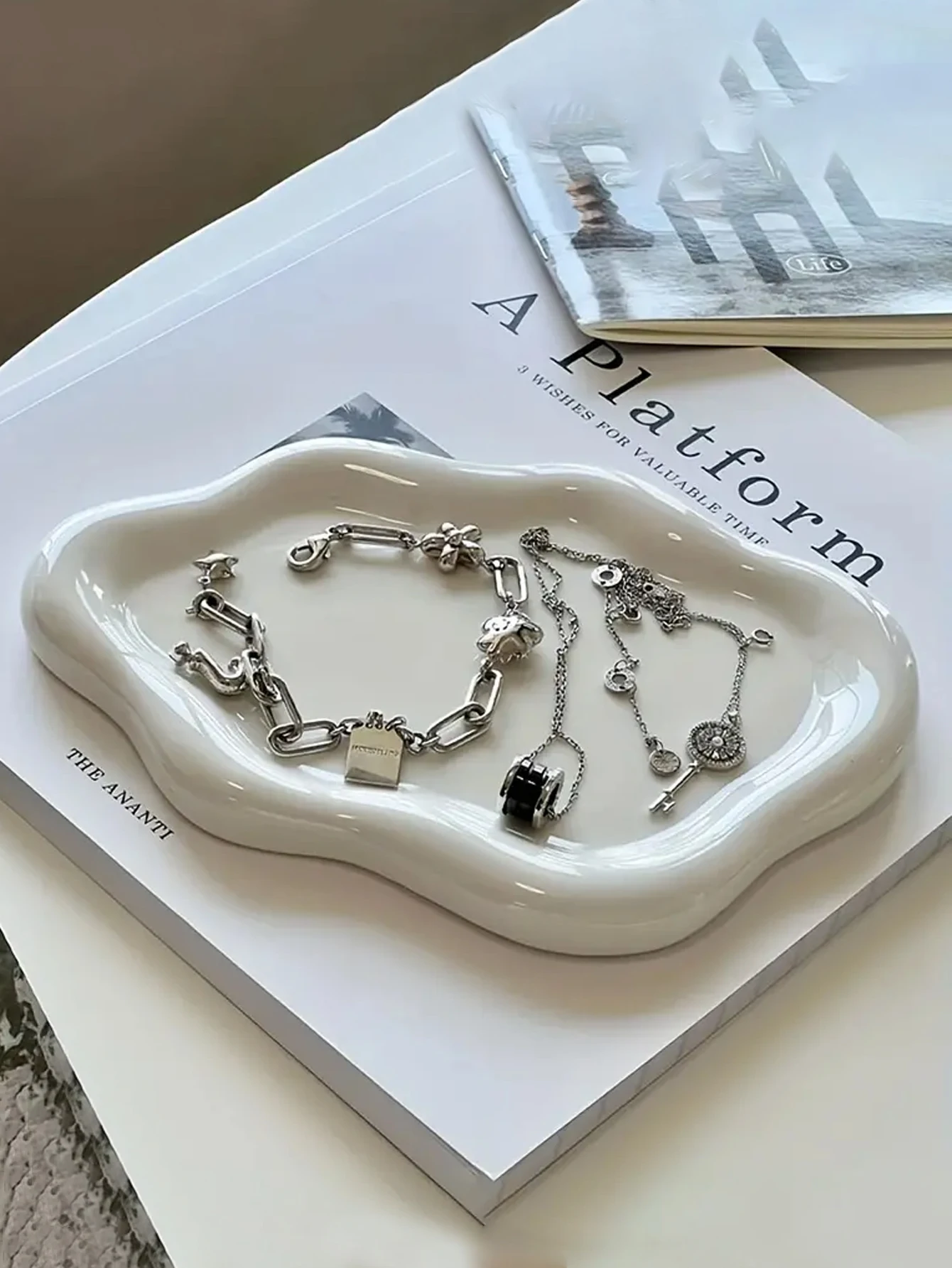 Simple Stylish Cloud Ceramic Jewelry Storage Tray Jewelry Earrings Display Desktop Ornaments Gifts for Friends 2