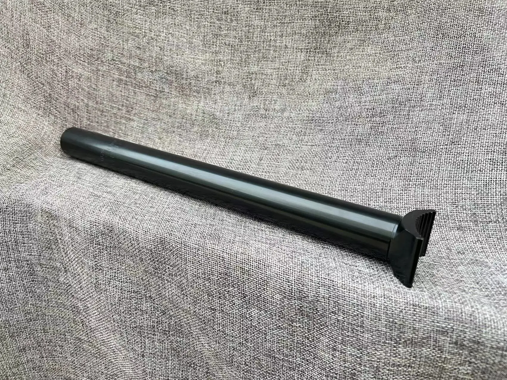 Description Picture 2 of itemDirt-jump MTB bike seatpost Pivotal 30.9 Seatpost,street bike seatpost, about 300mm Long