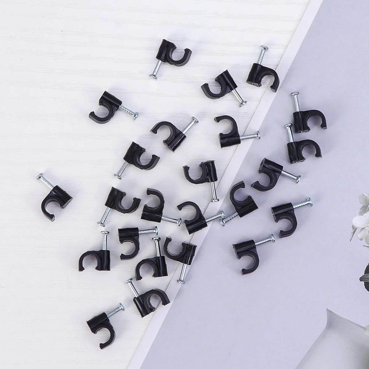 

100pcs 5mm Plastic Cable Clip Wire Cord Fastener Telephone Line Tie Fixer Organizer Wall Clamp (Black)