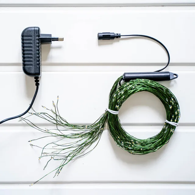 로맨틱한 분위기를 완성하는 녹색 케이블 폭포 램프