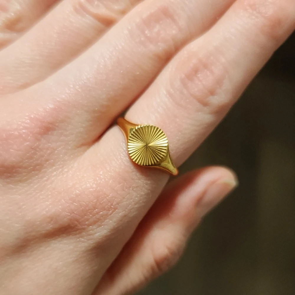 High Quality Wave Rings for Women Minimalist Dainty Rays Texture Circle Ring Stainless Steel Signet Chunky Dome Ring Jewelry 6