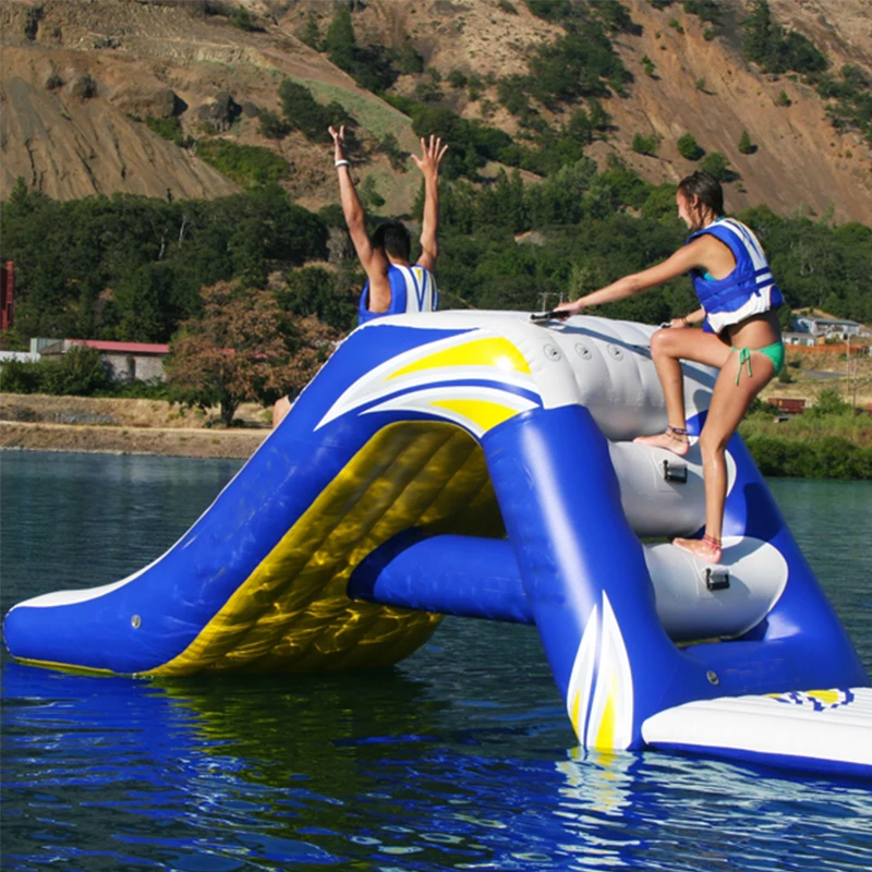 Scivolo D'Acqua Gonfiabile Trampolino Galleggiante Gonfiabile Scivolo D'Acqua Per Bambini E Adulti Che Giocano A Sport Acquatici