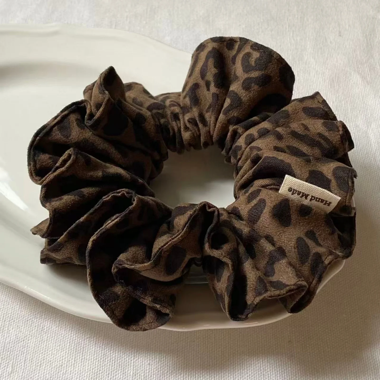 1PCWomen'sAutumn Winter Leopard Print Ruffled Scrunchie Vintage Fashion Hair Accessory Elastic Hair Band Stylish Hair Decoration