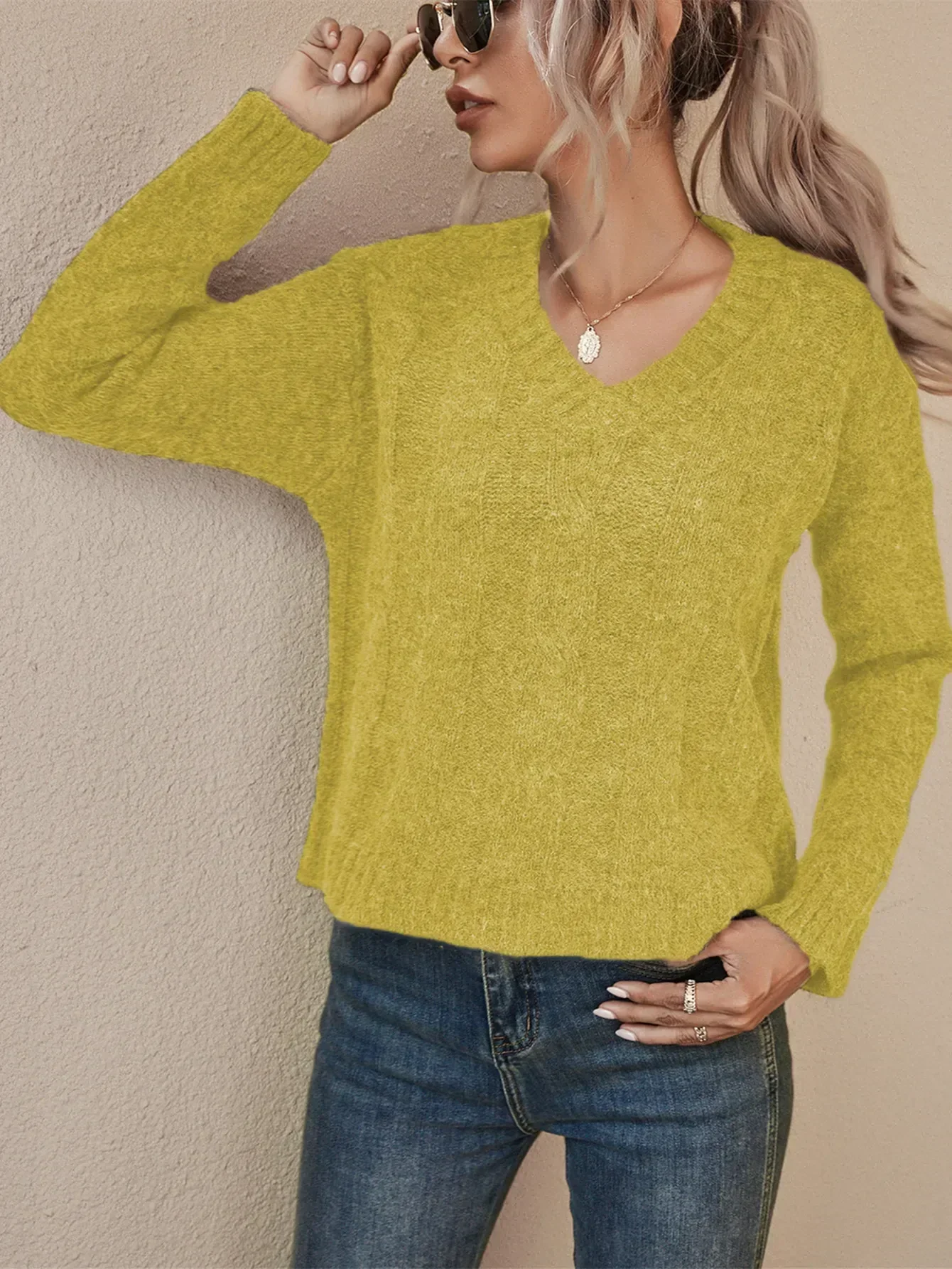 

2023 Winter New Pregnant Women's Simple fried dough twist V-neck Pullover Sweater black