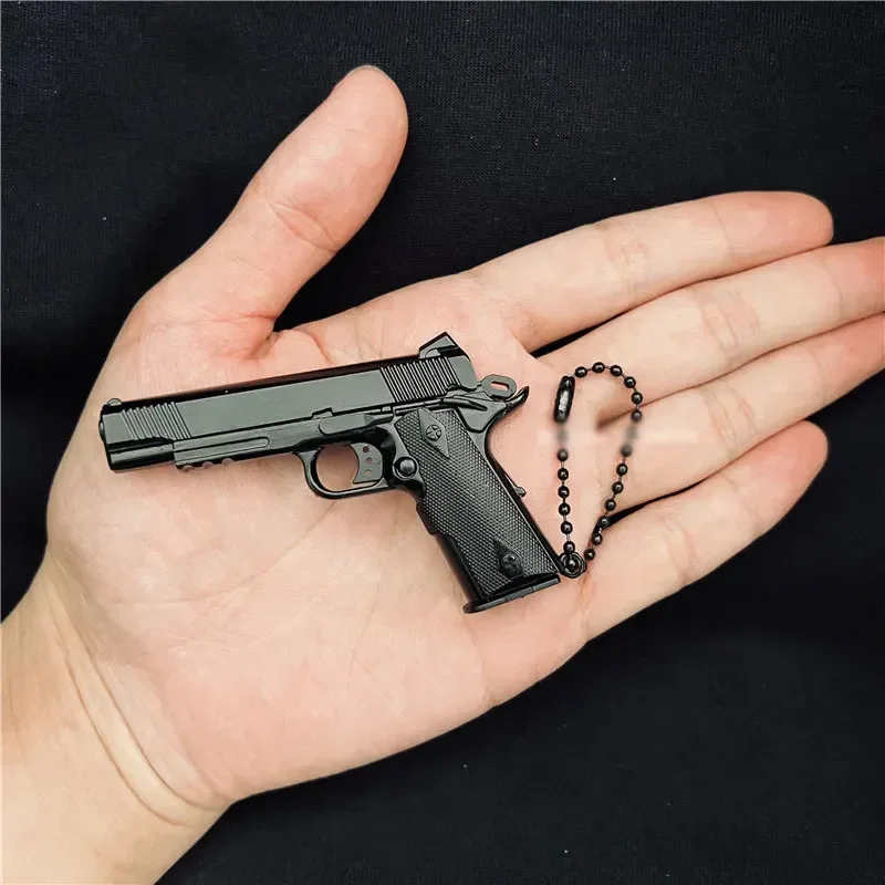 1:3 1PCS 안티 스트레스 장난감 금속 권총 총 키 체인 미니어처 모델 베레타 92F Col 1911 G17 어린이 생일 선물