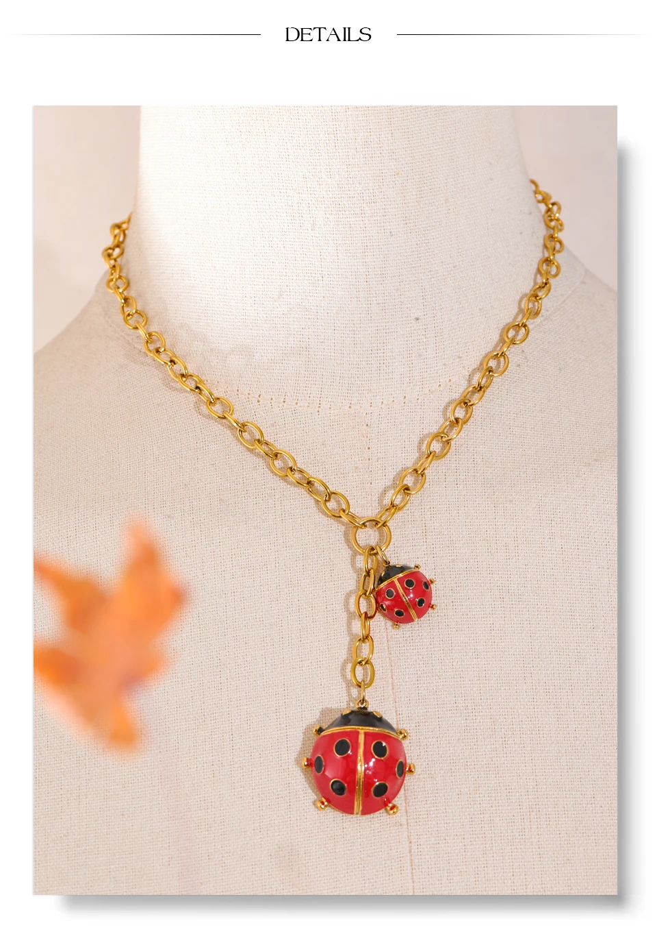 Yhpup Modische Halskette mit Anhänger aus rotem Insekt, Marienkäfer-Kette, rostbeständig, 18 Karat goldener PVD-beschichteter Edelstahl, süßer Schmuck – Detail 9