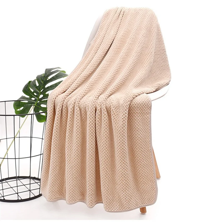 Bath towel with enlarged and thickened pineapple plaid pattern for male and female couples, soft, comfortable, strong water abs
