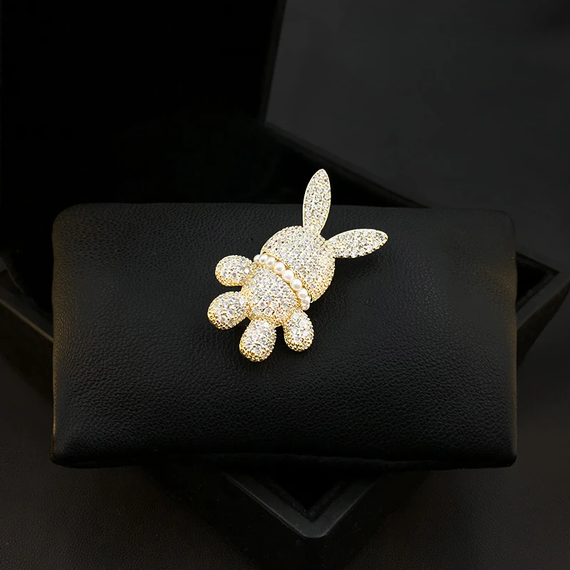High-End Exquisite Bunny Rabbit Brooch Fashion Elegant Cardigan Sweater Pins Corsage Coat Suit Neckline Accessories Jewelry 3957