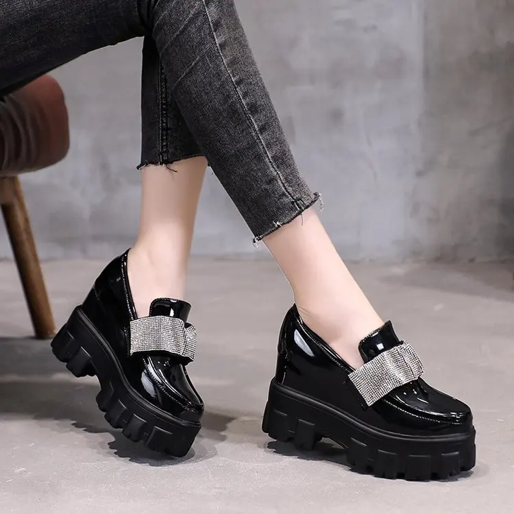 

Женские кожаные туфли на танкетке, черные повседневные туфли на платформе с круглым носком, без застежек, модель 2022 года