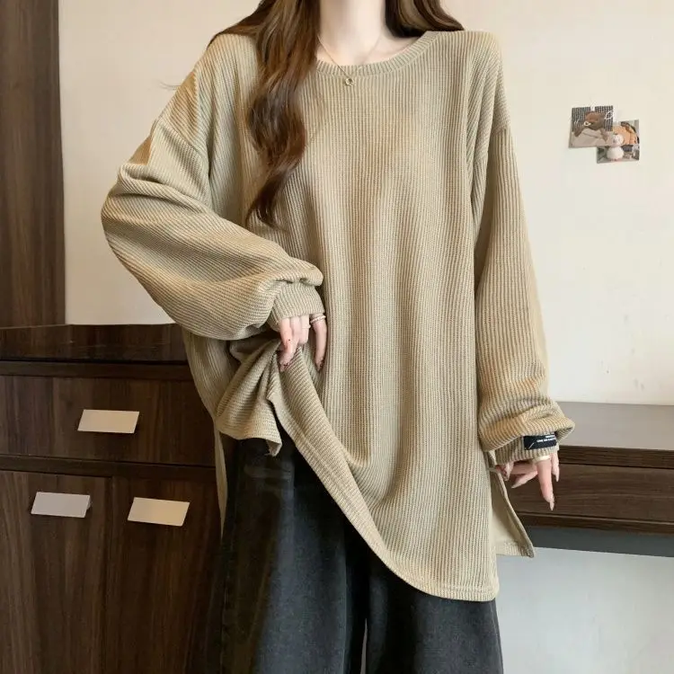 

Korean Version Lazy Style Warm Split Long Sleeved T-shirt for Women in Autumn and Winter Loose and Slim Mid Length Top Clothes