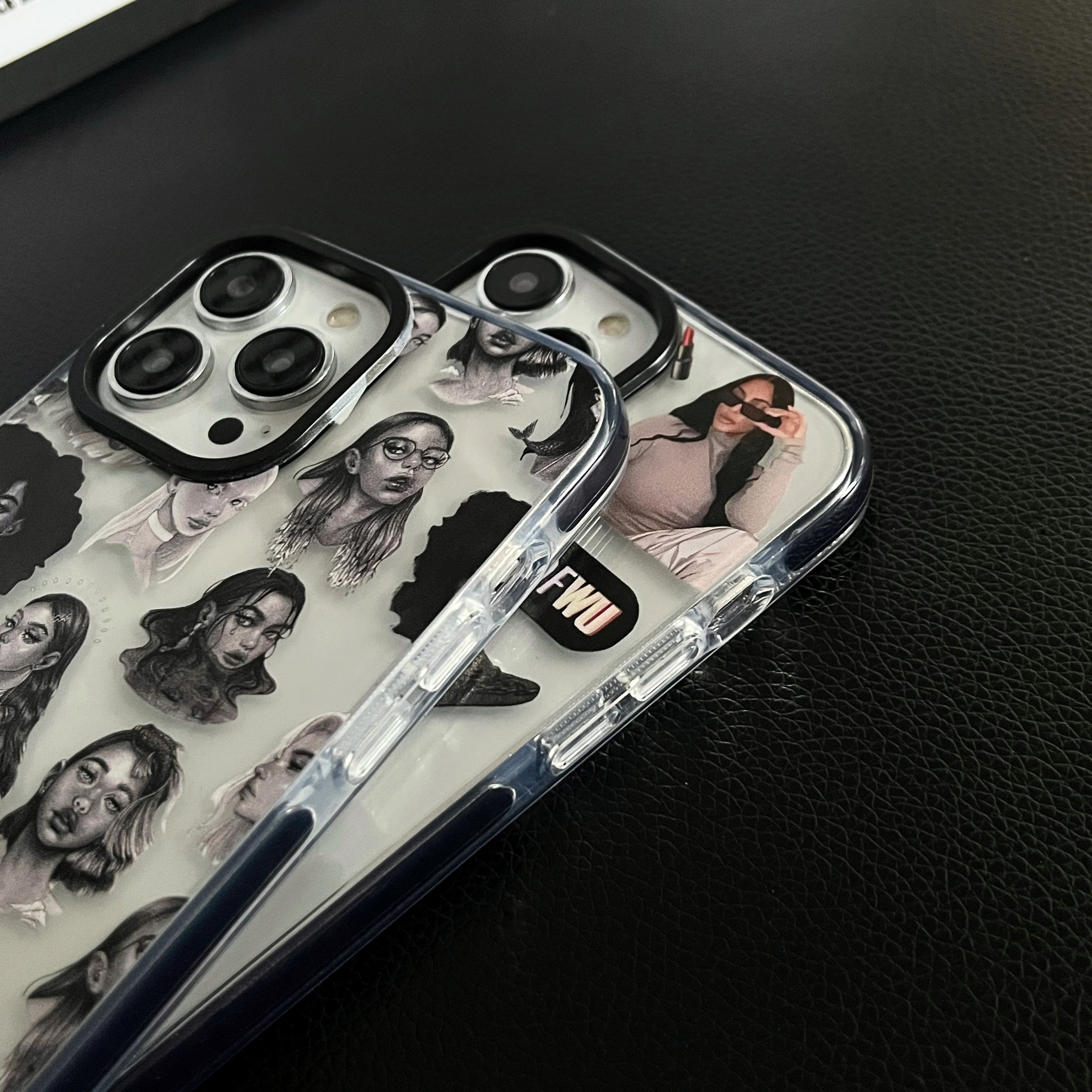 PopSockets Custodia Con Impugnatura Per IPhone 14 - PopCase Con Slide E Cavalletto - Stampa 'Adesivi Indie'
