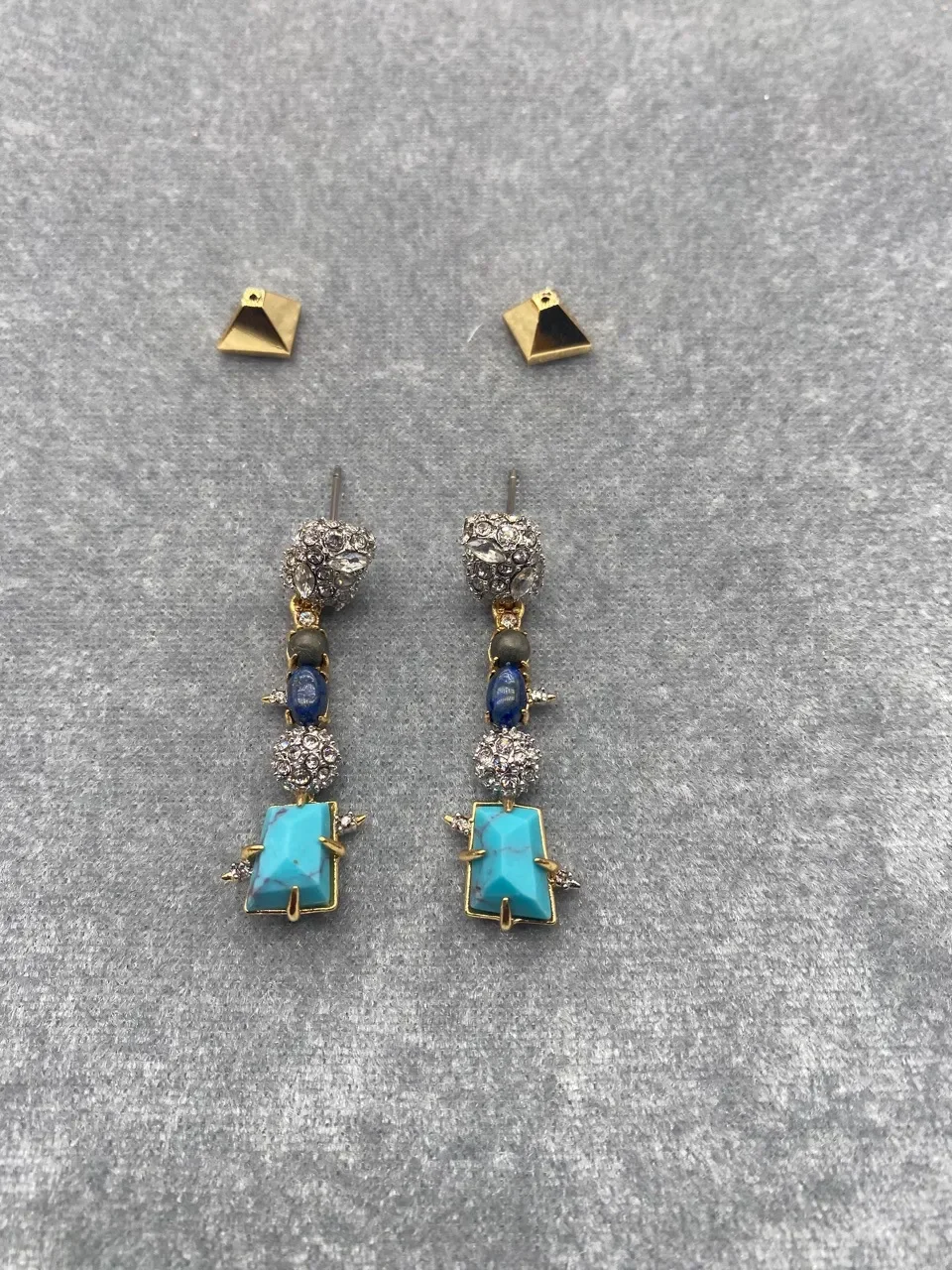 

Европейские и американские дизайнеры создают модный тренд для отдыха двухцветные серьги с камнем ювелирные изделия для женщин 2022 тренд