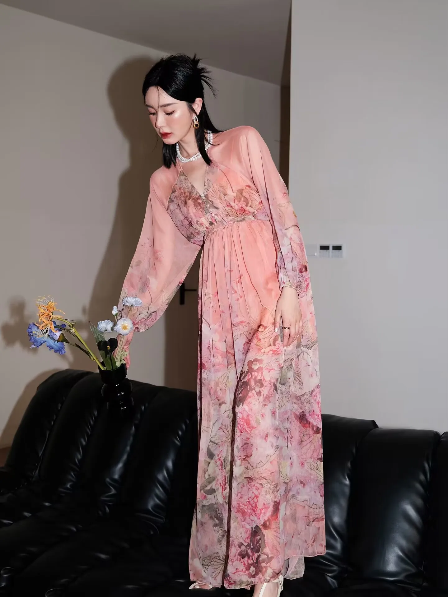

Pink V-neck Lantern Sleeve Floral Dress for Women