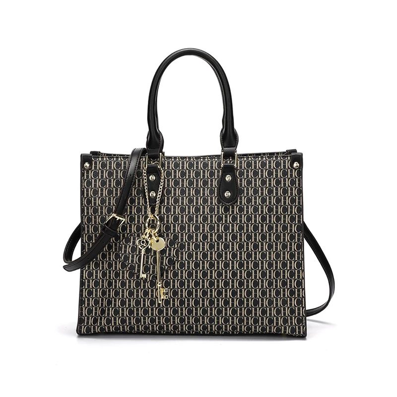 حقيبة كتف نسائية من CH بتصميم بسيط على شكل جو حقيب...