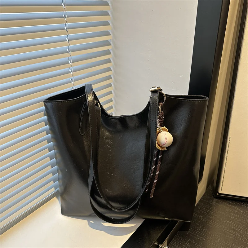 Chic Minimalist Shoulder Bag for Women Fashionable Top Handle Handbag for Daily Use & Commuting​ Shopper Totes