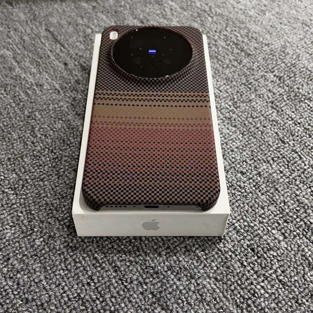 Ultra Slim Carbon Fiber Pattern Magnetic Phone Case with Wireless Charge Capability