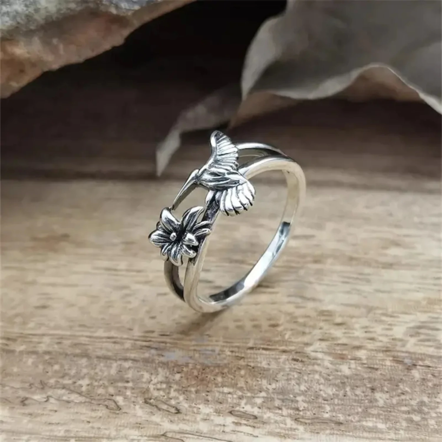 Stunning Retro Silver Hummingbird Flower Ring for Women-Perfect for Parties, Engagements, and Everyday Wear!