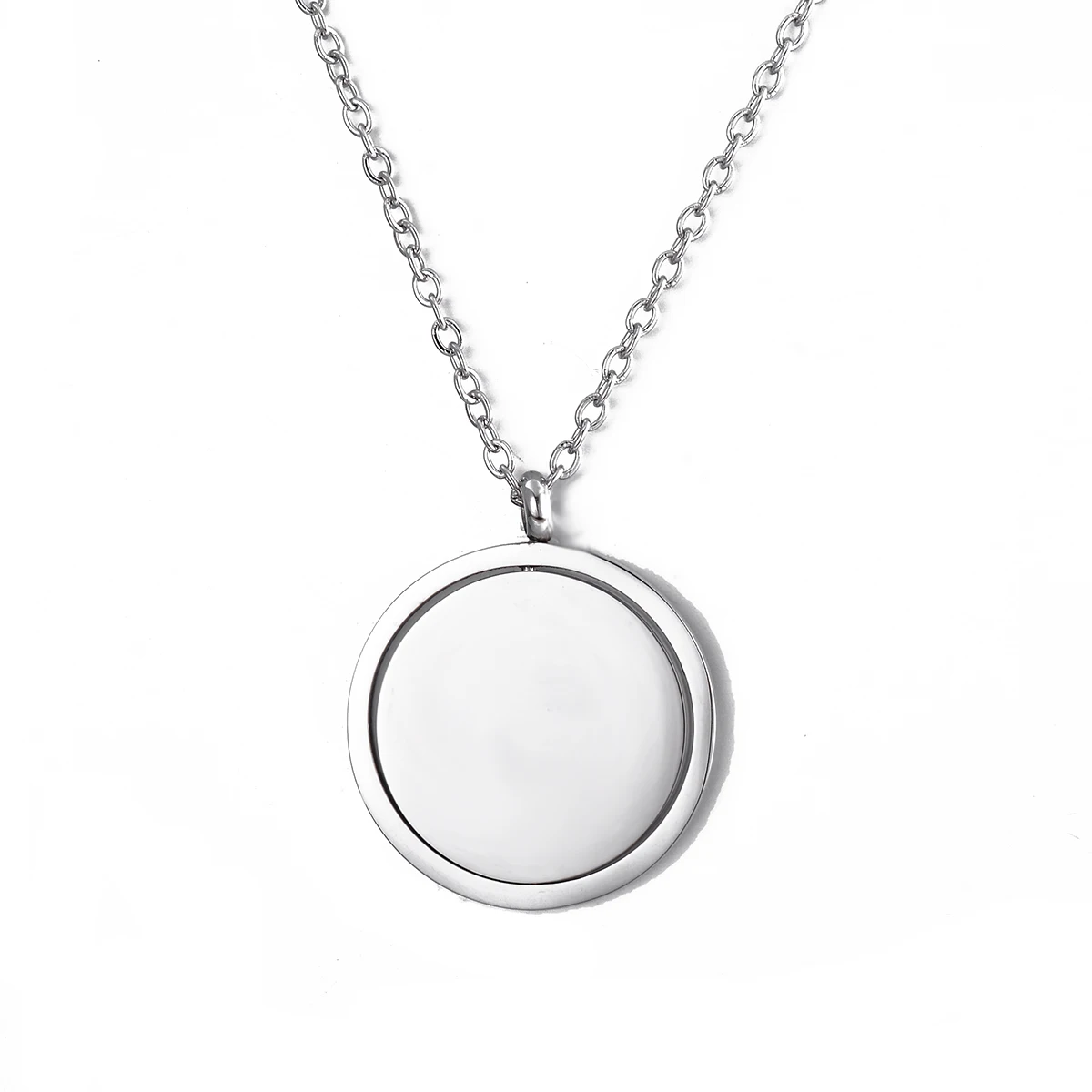 Collana Con Ciondolo Ovale In Oro Bianco Corallo Rosso Carati 2 08 Diamanti Carati 0 13 G Vs1