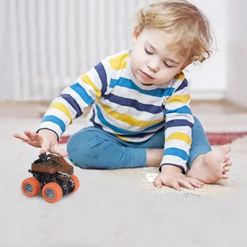 Рисунок 4 - Динозавр, игрушечные автомобили