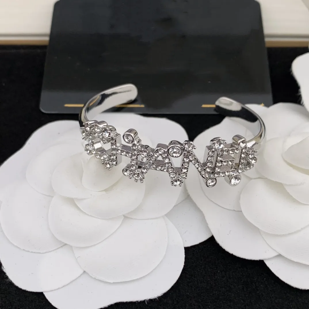 

European and American Fashion Hollow out Set Zircon Bracelet