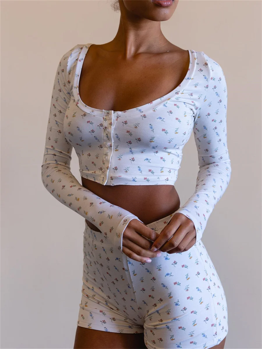Conjunto de pijama Vintage para mujer, ropa de 2 piezas, Tops de manga corta con botones y pantalones cortos de cintura alta, estampado de flores,