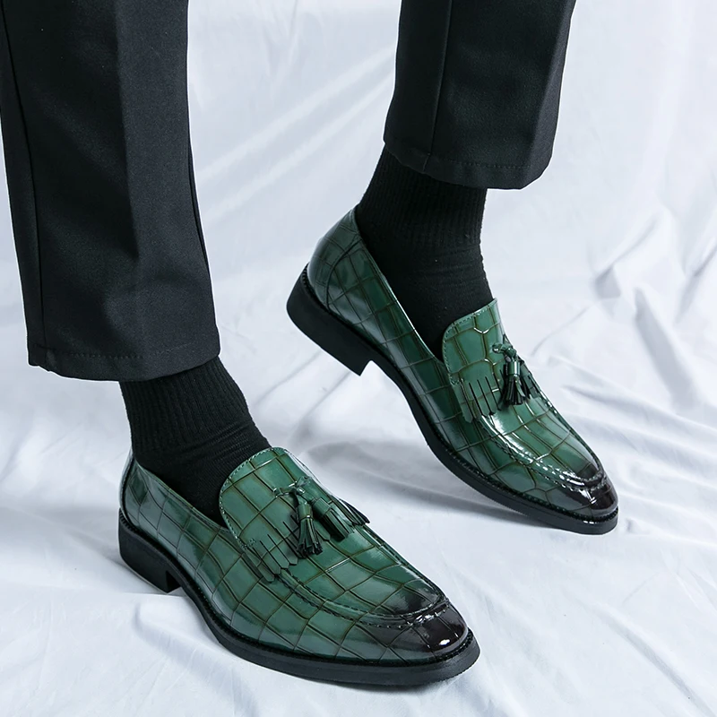 

Classic Men's Casual Loafers Driving Shoes Moccasin Fashion Male Comfortable Slip-On Leather Shoes Men Green Tassel Dress Shoes