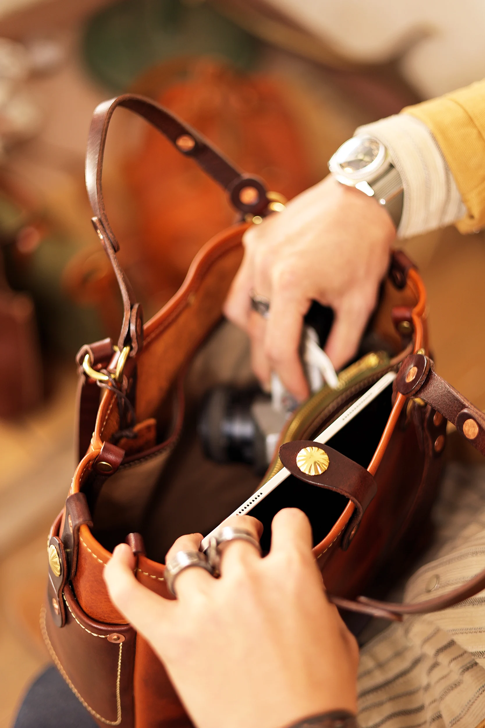 PNDME amerikanische Vintage handgemachte schwere Rindsleder Herren-Einkaufstasche Outdoor-Pendler-Handtasche aus echtem Leder mit großem Fassungsvermögen – Detail 13