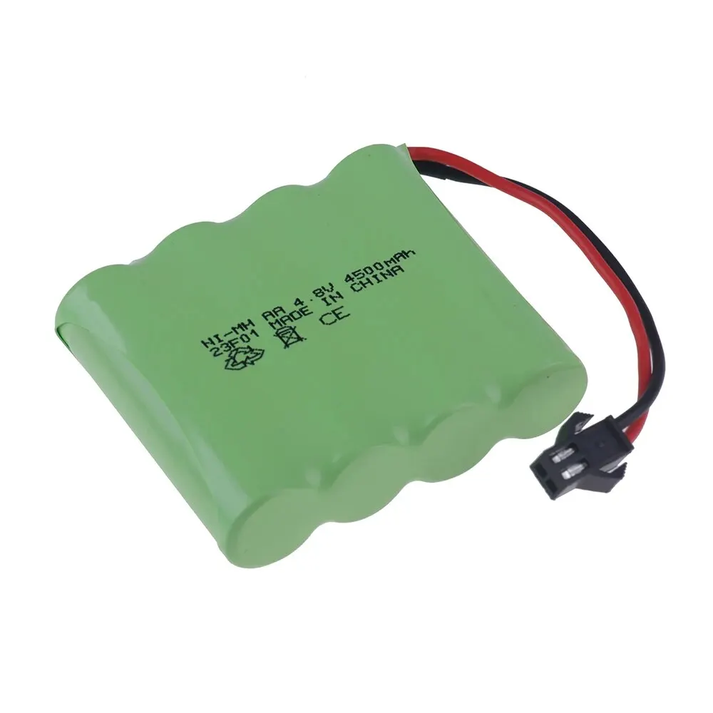 Chargeur RC LiPo 1S 3.7V branché sur un accu, avec câble USB visible