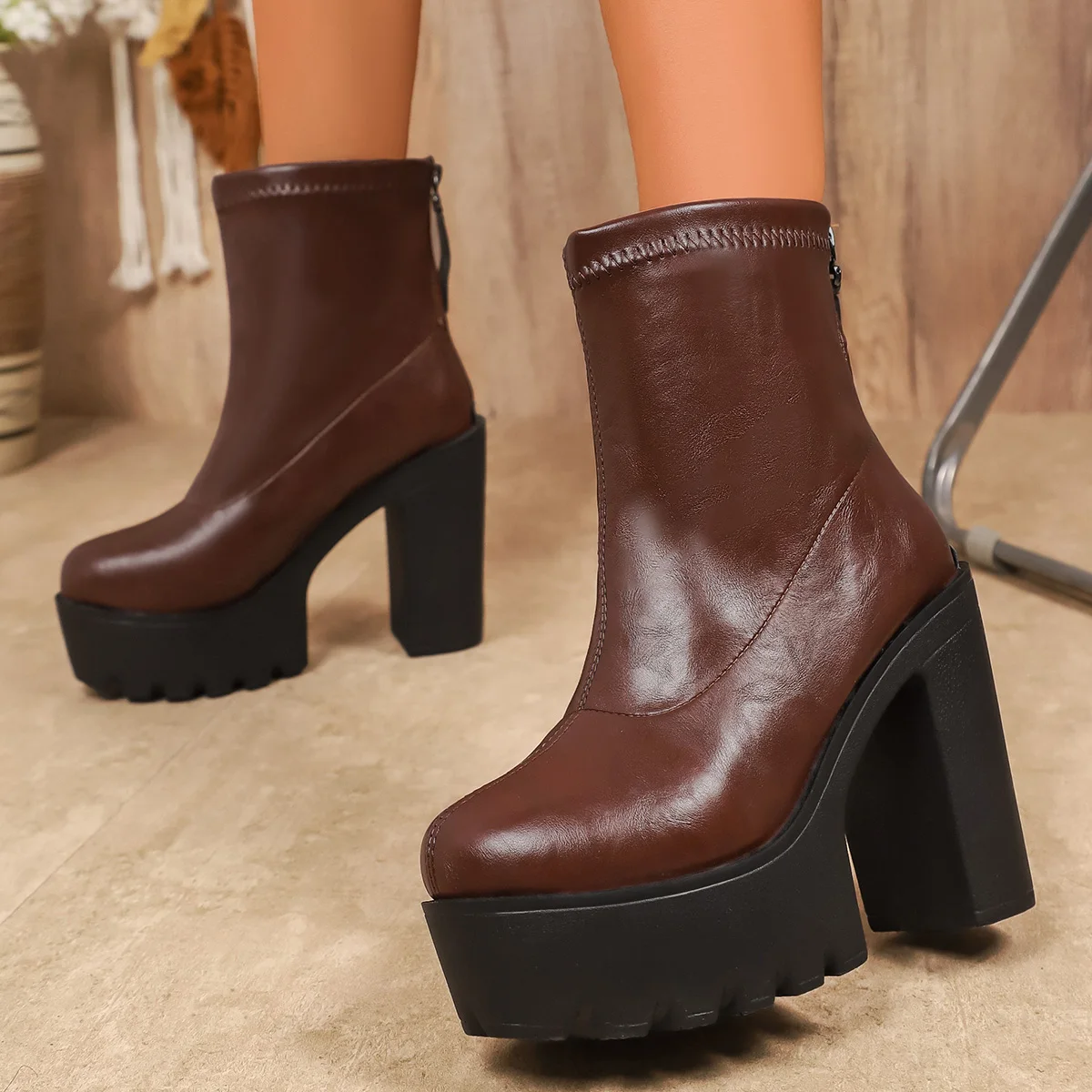 Womens High Thick Sole Wide Heel Boots Designer Fashion Platform Boots Ladies High Quality Luxury Women Leather Boots Shoes