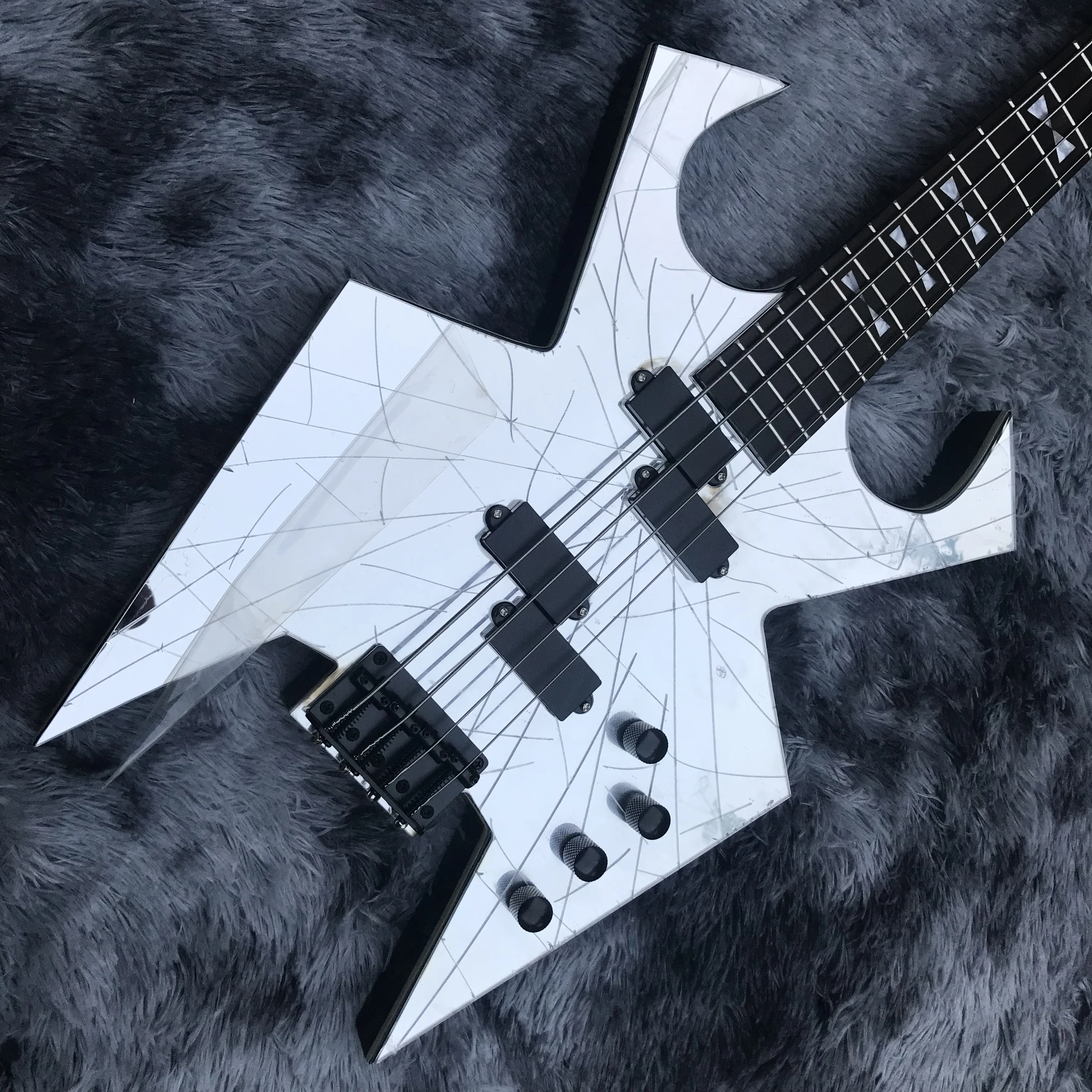 

Free shipping, high-end custom, electric bass, four strings, mirror, latest fashion, creativity, alien