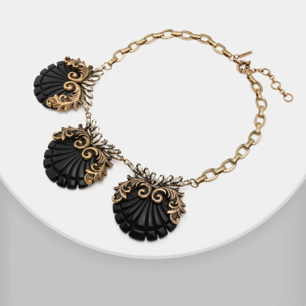 

Amorita boutique Fashionable black petal pendant necklaces