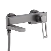 ก๊อกน้ําอ่างอาบน้ําขอบถังห้องน้ําวาล์วผสมร้อนและเย็นปืนสเปรย์อาบน้ําแบบเรียบง่าย 4