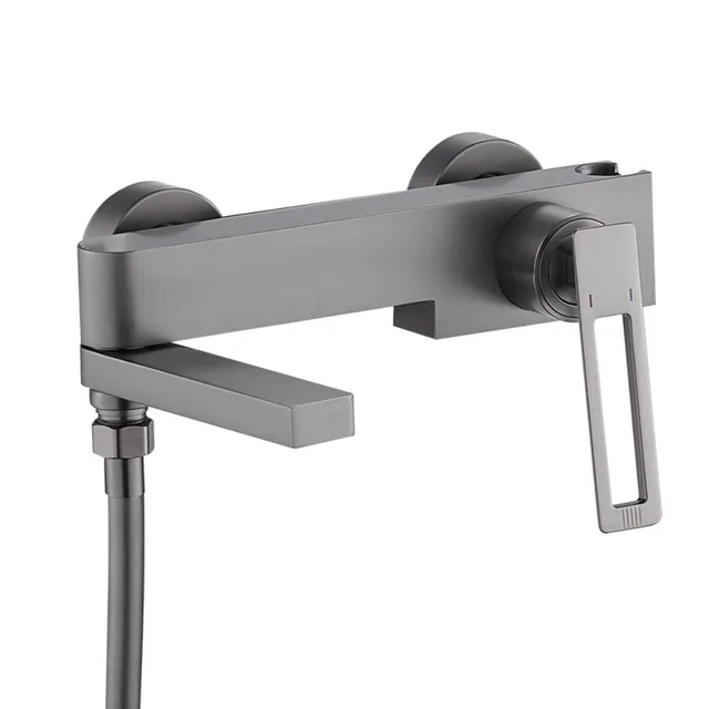 ก๊อกน้ําอ่างอาบน้ําขอบถังห้องน้ําวาล์วผสมร้อนและเย็นปืนสเปรย์อาบน้ําแบบเรียบง่าย 4