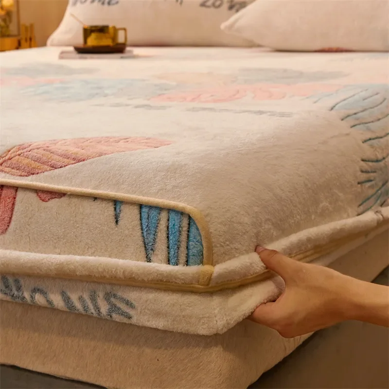 

Winter Plush Quilted Mattress Cover Warm Soft Crystal Velvet Quilted Bed Protector Elastic Sheet Bed Four Band High Quality