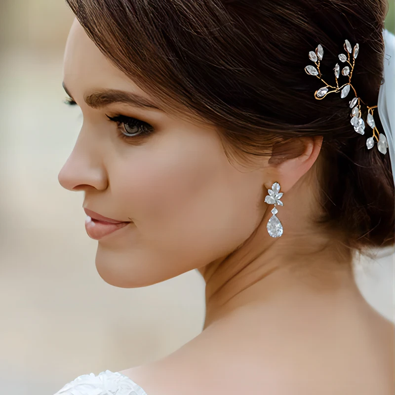 ソリッドシルバーのペンダントイヤリング,合成,水滴,エレガント New Luxury Water Drop Silver Color Cubic Zirconia Earrings